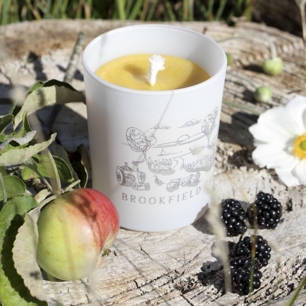 Handpoured Beeswax Candle in Printed Glass 27 cl - Brookfield Farm